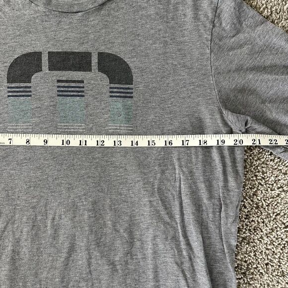 Travis Mathew Men’s Grey Logo Shirt Large Performance Casual Tee - Picture 4 of 5